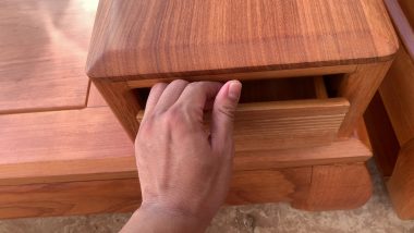 bệ tay lớn có tích hợp ngăn kéo âm để đồ