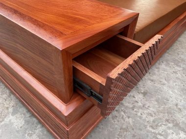 cận cạnh tay tab ngăn kéo
