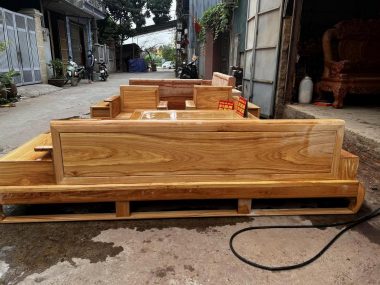 mặt lưng ghế ván liền tấm kỹ lưỡng