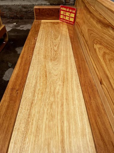 mặt đoản rộng rãi bóng mướt